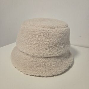 Cozy Cream Bucket Hat - New